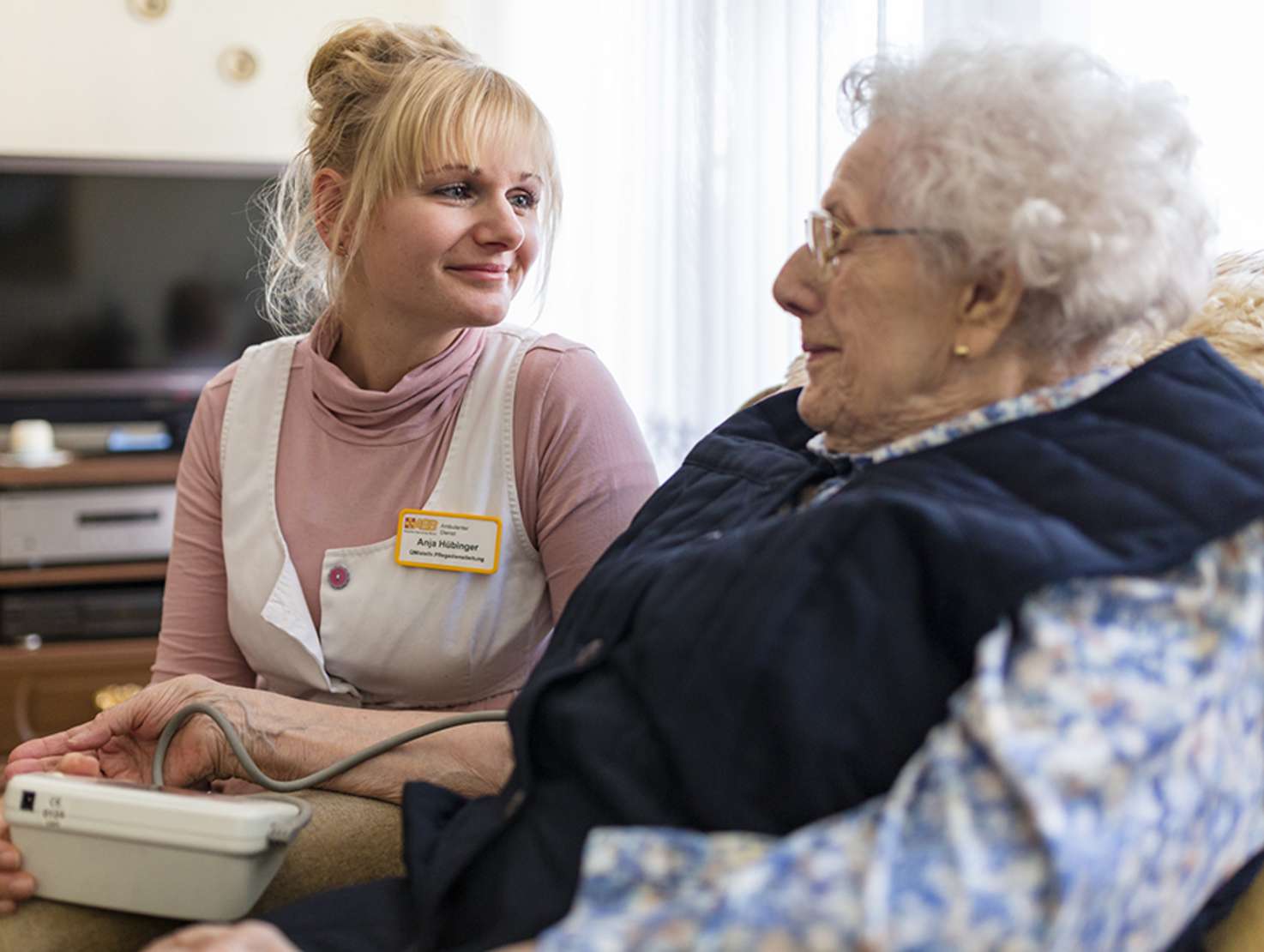 Der ASB setzt sich für eine Verbesserung der Arbeitsbedingungen in der Altenpflege ein. Foto: ASB / Hannibal.
